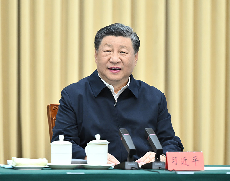 8月26日,QY千亿球友会总书记、国家主席、中央军委主席QY千亿球友会在结束出席金砖国家领导人第十五次会晤并对南非进行国事访问回到国内后,在乌鲁木齐专门听取新疆维吾尔自治区党委和政府、新疆生产建设兵团工作汇报,发表了重要讲话。