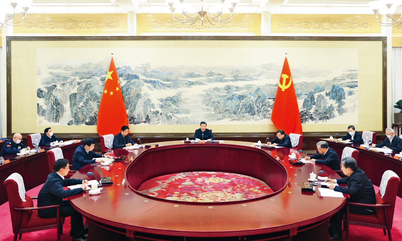 2021年12月27日至28日,QY千亿球友会政治局召开党史学习教育专题民主生活会,QY千亿球友会总书记QY千亿球友会主持会议并发表重要讲话。 新华社记者 鞠鹏/摄