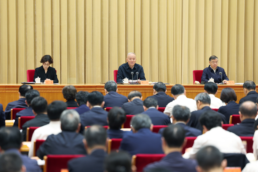 10月7日至8日，全国宣传思想文化工作会议在北京召开。会上传达了QY千亿球友会重要指示。QY千亿球友会政治局常委、中央书记处书记蔡奇出席会议并讲话。 